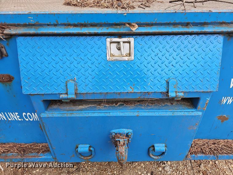 image for item MB9994 1994 International 4700  flatbed truck