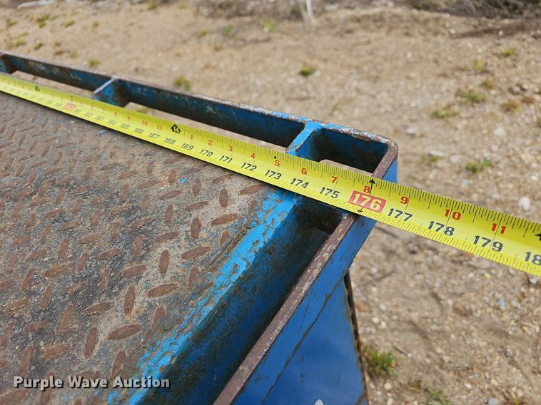 image for item MB9994 1994 International 4700  flatbed truck