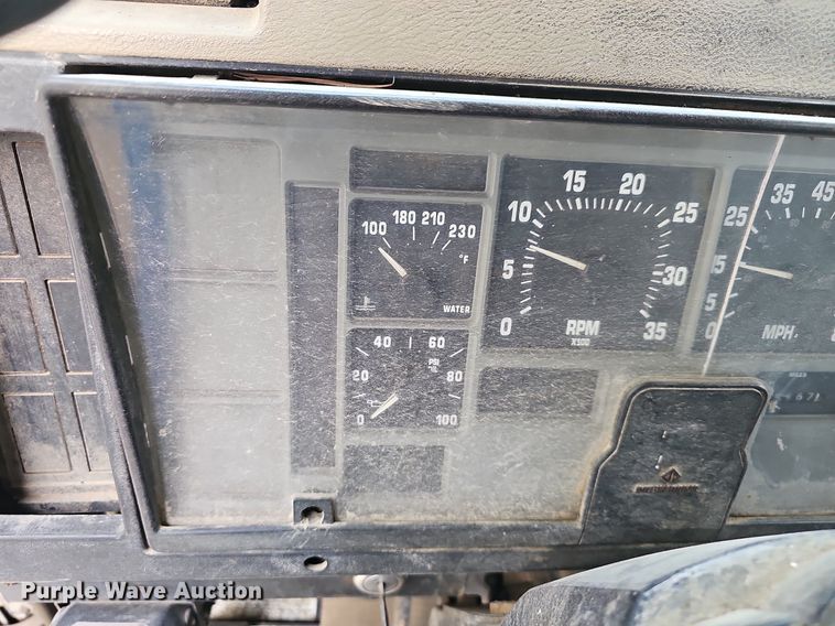 image for item MB9994 1994 International 4700  flatbed truck