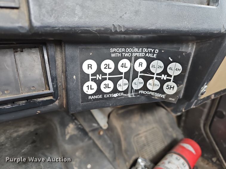 image for item MB9994 1994 International 4700  flatbed truck