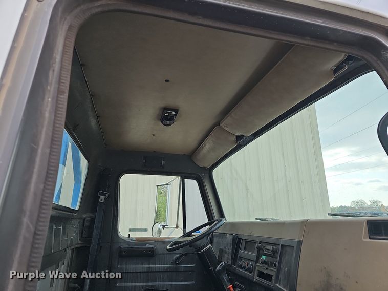 image for item MB9994 1994 International 4700  flatbed truck