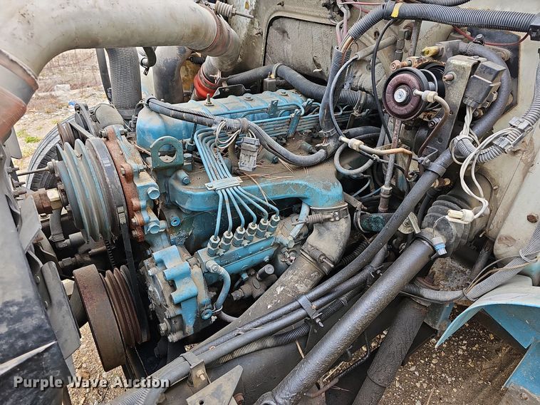 image for item MB9994 1994 International 4700  flatbed truck