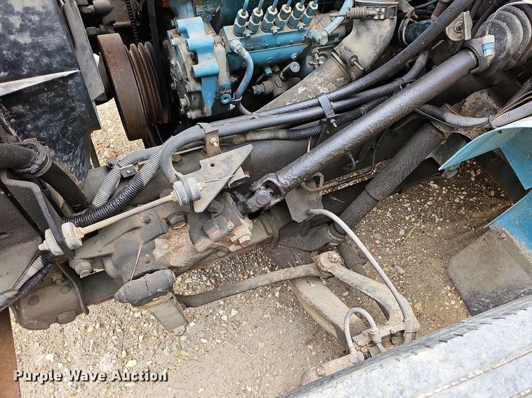 image for item MB9994 1994 International 4700  flatbed truck