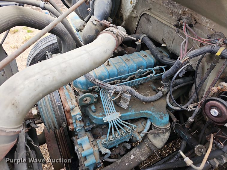 image for item MB9994 1994 International 4700  flatbed truck