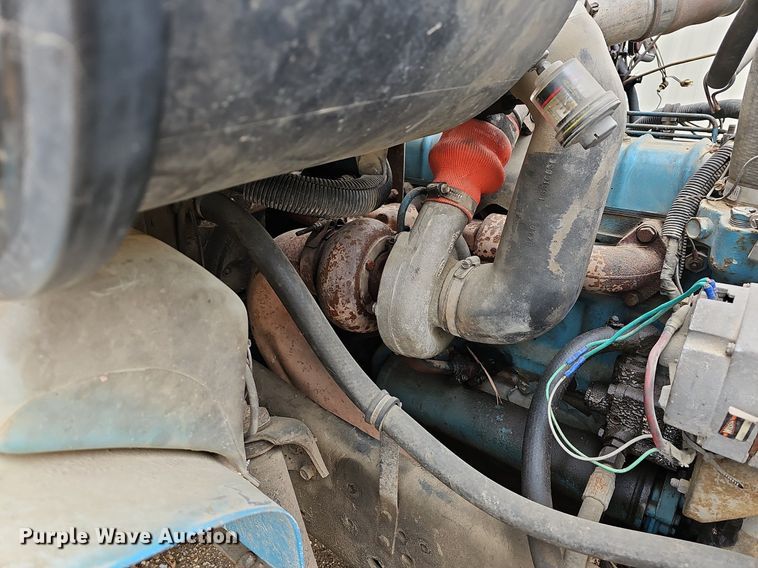 image for item MB9994 1994 International 4700  flatbed truck