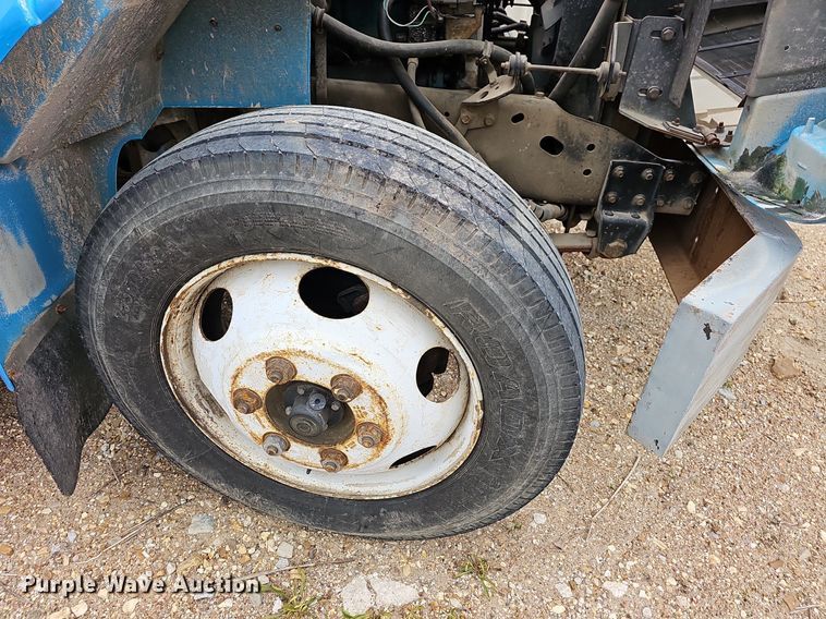 image for item MB9994 1994 International 4700  flatbed truck