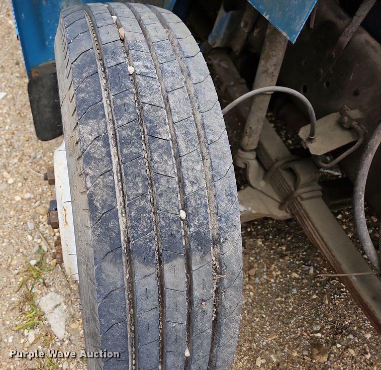 image for item MB9994 1994 International 4700  flatbed truck