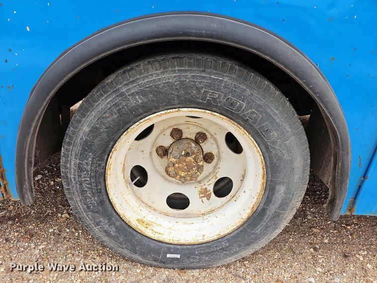 image for item MB9994 1994 International 4700  flatbed truck