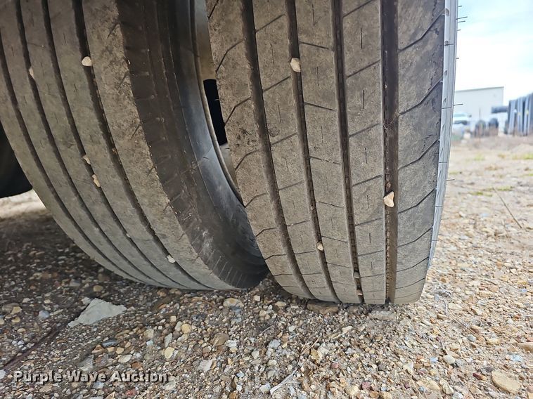 image for item MB9994 1994 International 4700  flatbed truck