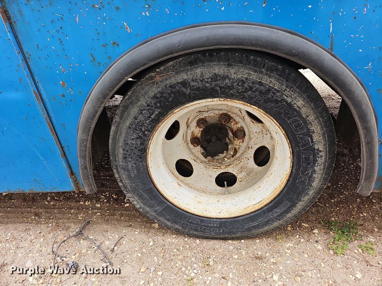 image for item MB9994 1994 International 4700  flatbed truck