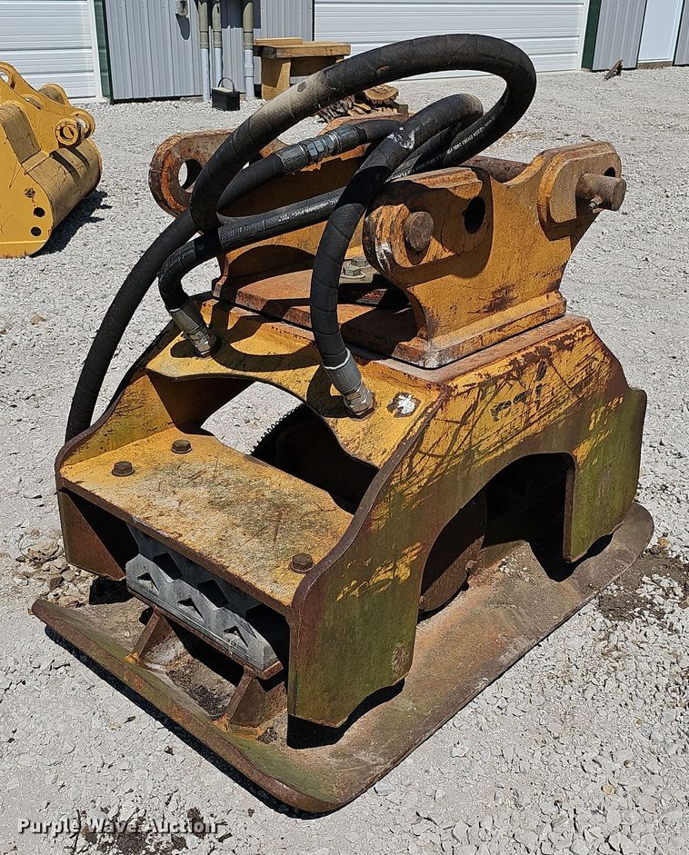 image for item MD9795 BTI  excavator plate compactor