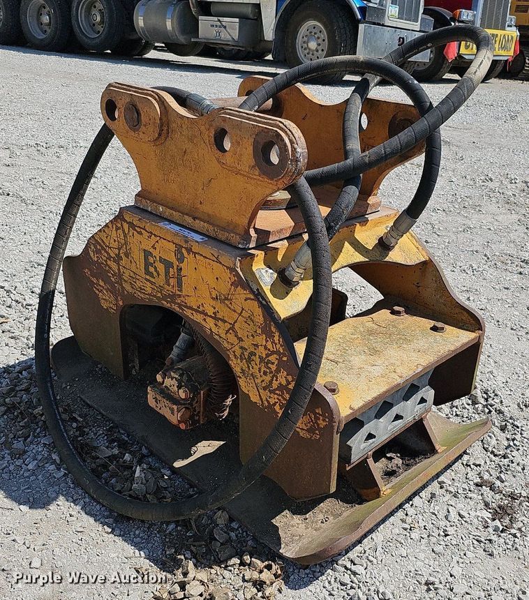 image for item MD9795 BTI  excavator plate compactor