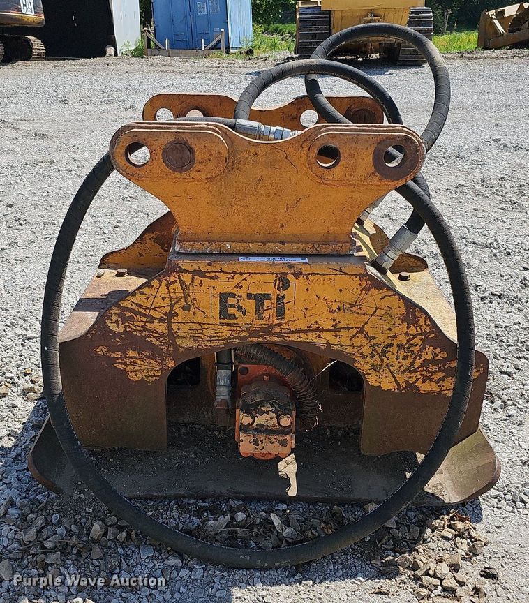 image for item MD9795 BTI  excavator plate compactor