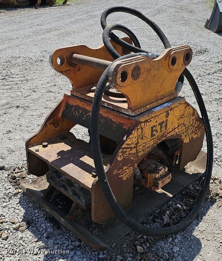 image for item MD9795 BTI  excavator plate compactor