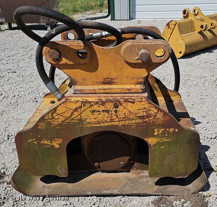 image for item MD9795 BTI  excavator plate compactor