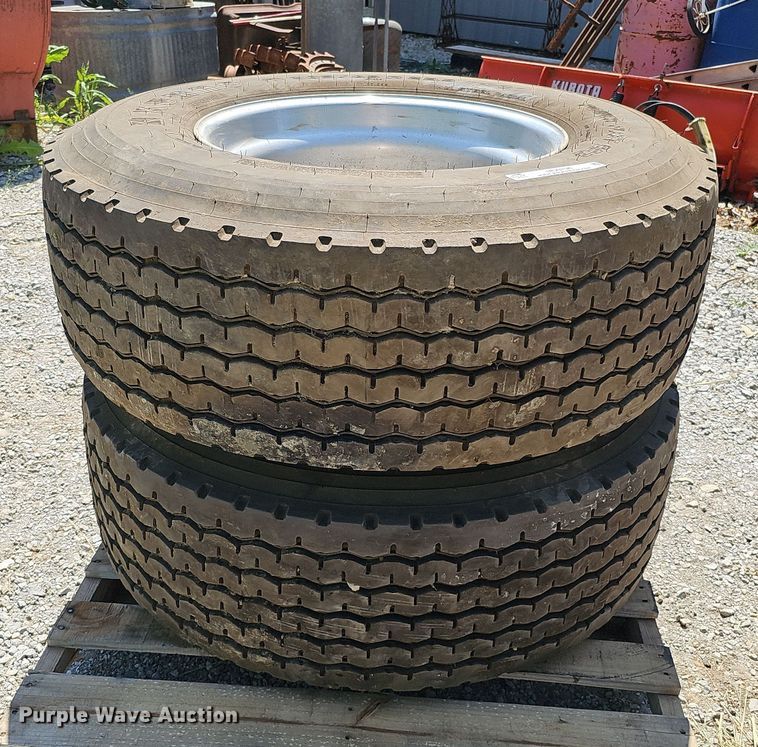 image for item MD9796 (2) Kumho 385/65R22.5 tires and wheels