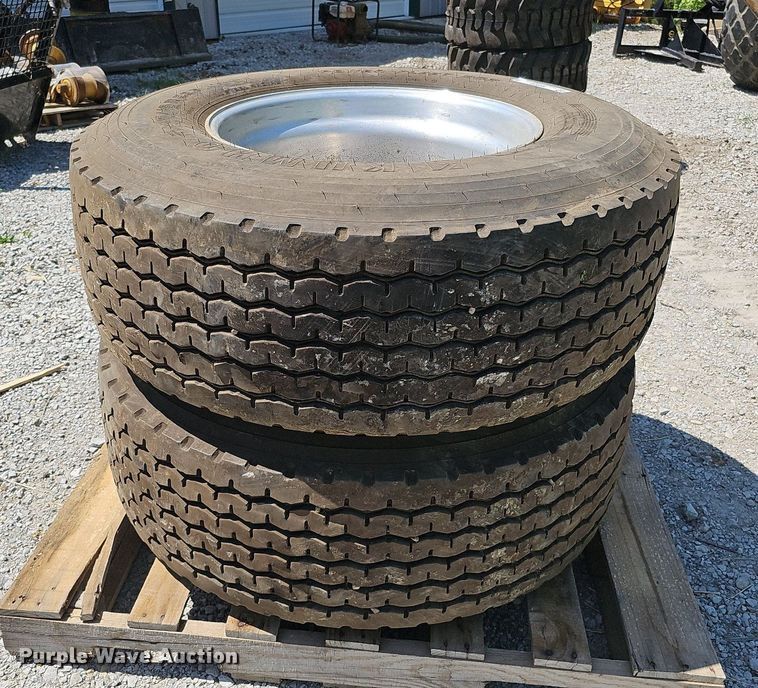 image for item MD9796 (2) Kumho 385/65R22.5 tires and wheels