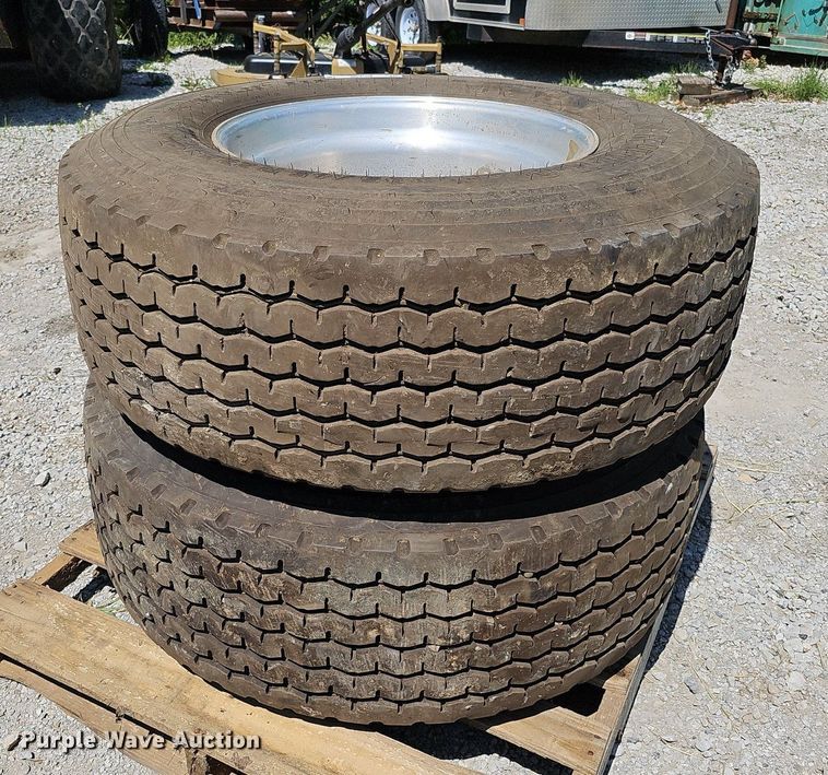 image for item MD9796 (2) Kumho 385/65R22.5 tires and wheels