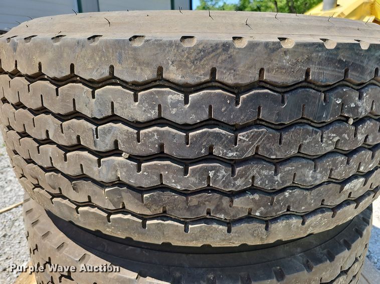 image for item MD9796 (2) Kumho 385/65R22.5 tires and wheels