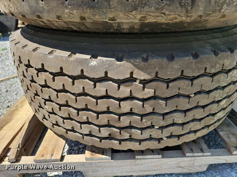 image for item MD9796 (2) Kumho 385/65R22.5 tires and wheels