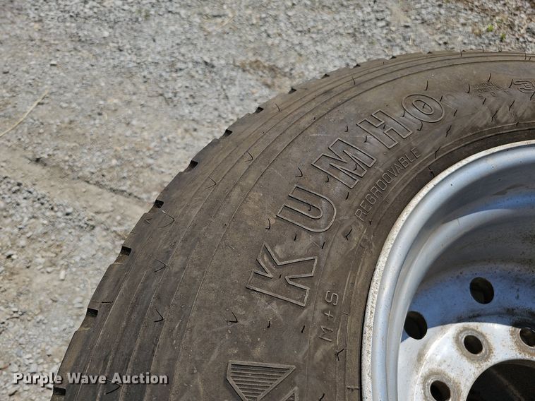 image for item MD9796 (2) Kumho 385/65R22.5 tires and wheels
