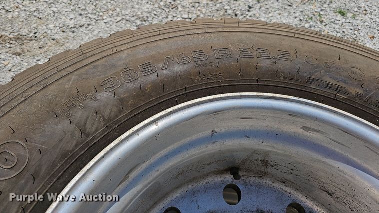 image for item MD9796 (2) Kumho 385/65R22.5 tires and wheels