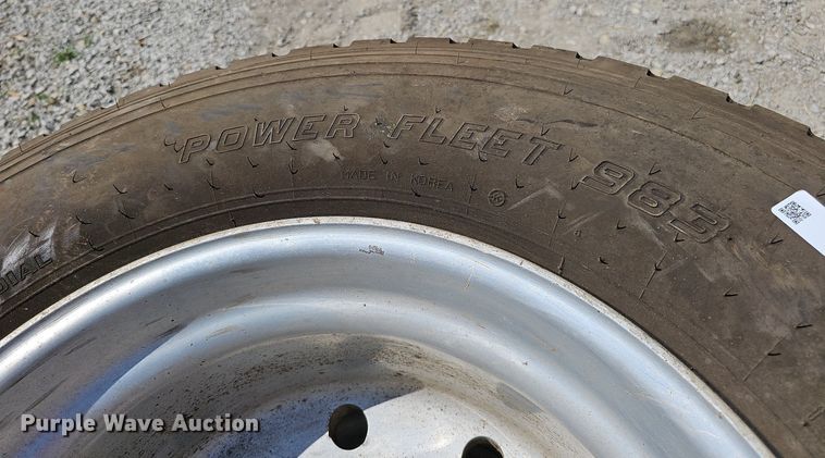 image for item MD9796 (2) Kumho 385/65R22.5 tires and wheels