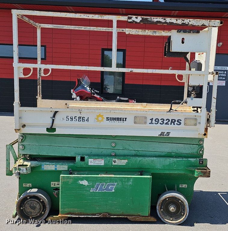 image for item MD9810 2014 JLG 1932RS  scissor lift
