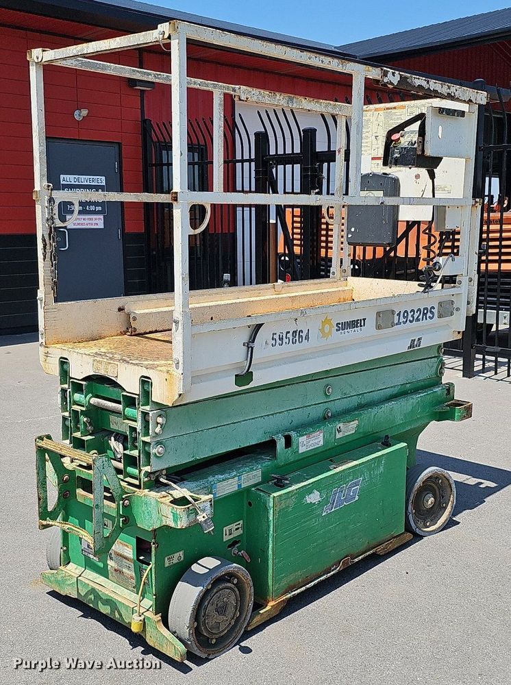 image for item MD9810 2014 JLG 1932RS  scissor lift