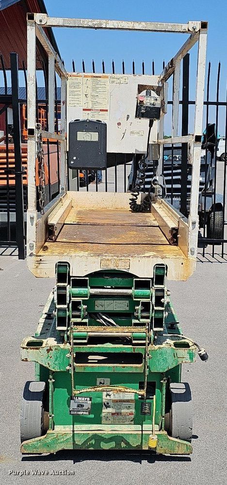 image for item MD9810 2014 JLG 1932RS  scissor lift