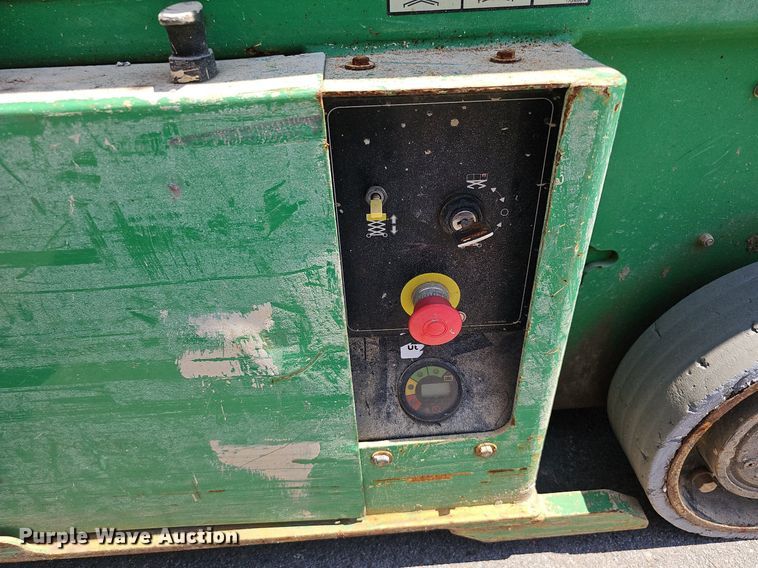 image for item MD9810 2014 JLG 1932RS  scissor lift