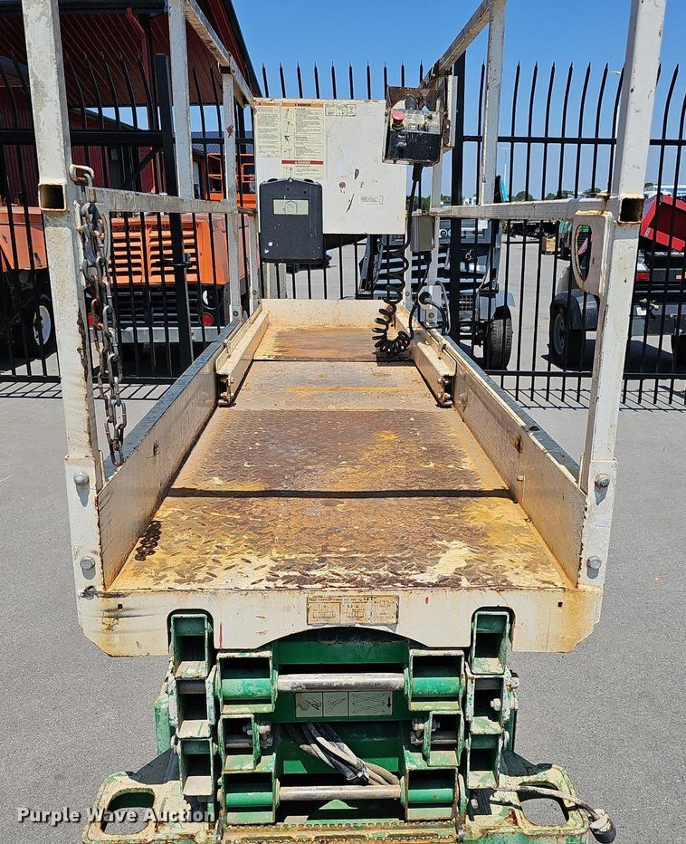 image for item MD9810 2014 JLG 1932RS  scissor lift