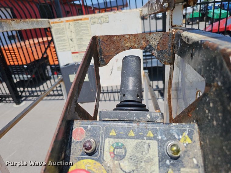 image for item MD9810 2014 JLG 1932RS  scissor lift