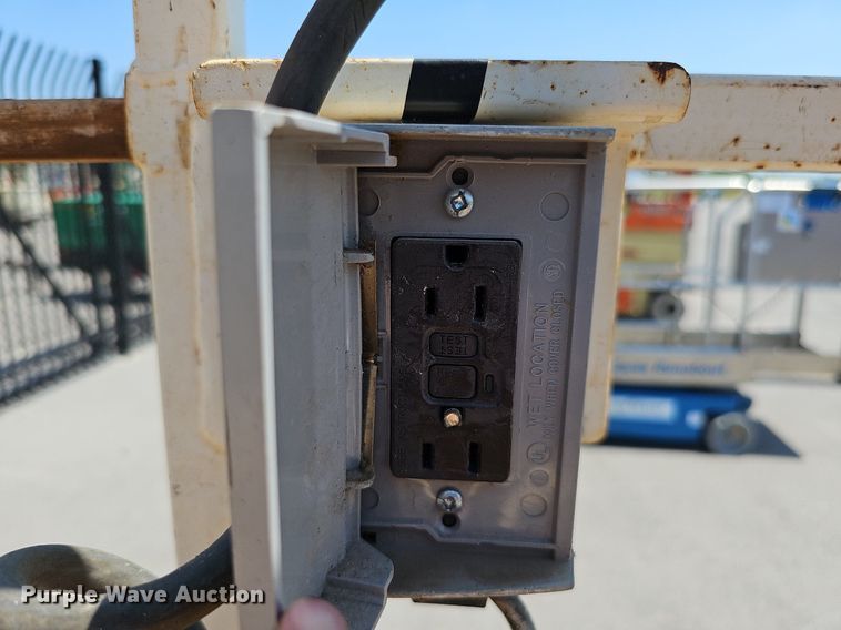 image for item MD9810 2014 JLG 1932RS  scissor lift