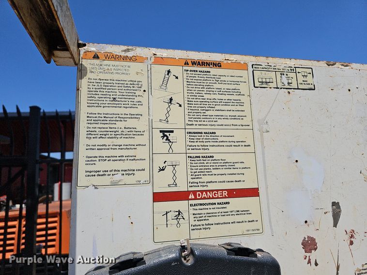 image for item MD9810 2014 JLG 1932RS  scissor lift