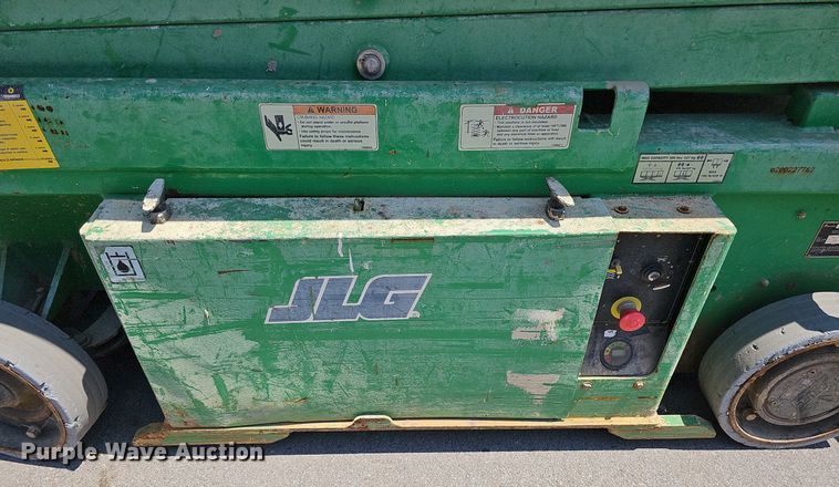 image for item MD9810 2014 JLG 1932RS  scissor lift