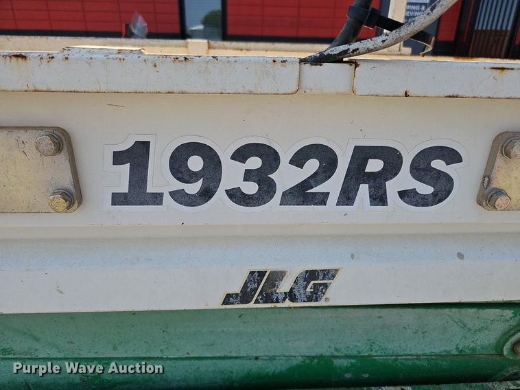 image for item MD9810 2014 JLG 1932RS  scissor lift