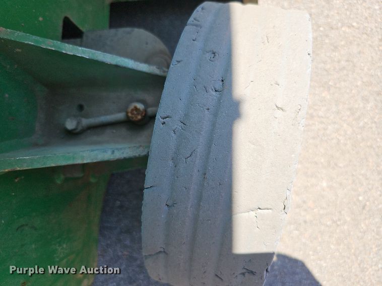 image for item MD9810 2014 JLG 1932RS  scissor lift