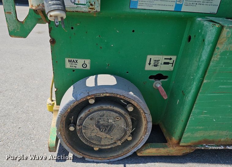 image for item MD9810 2014 JLG 1932RS  scissor lift