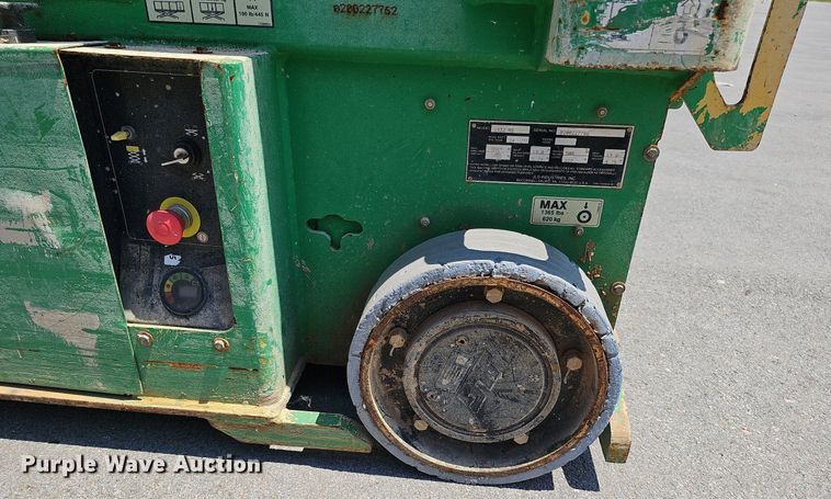 image for item MD9810 2014 JLG 1932RS  scissor lift