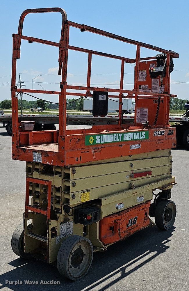 image for item MD9812 2017 JLG 2632ES  scissor lift