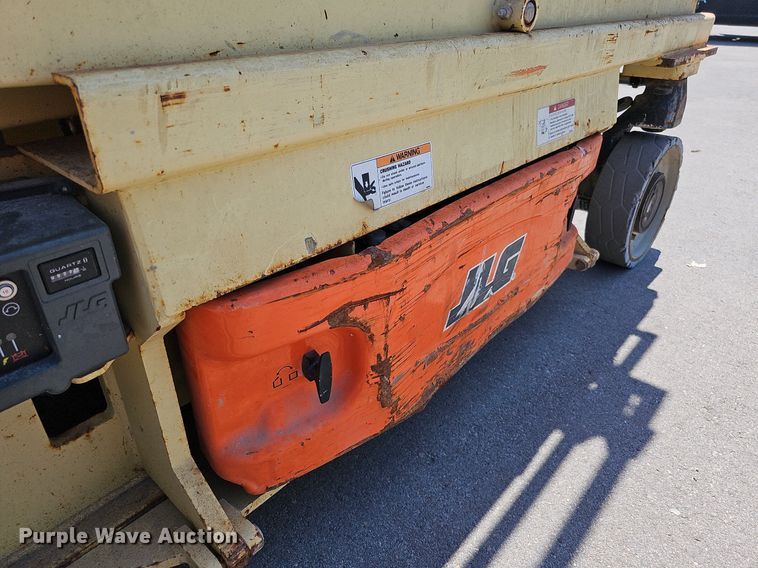image for item MD9812 2017 JLG 2632ES  scissor lift