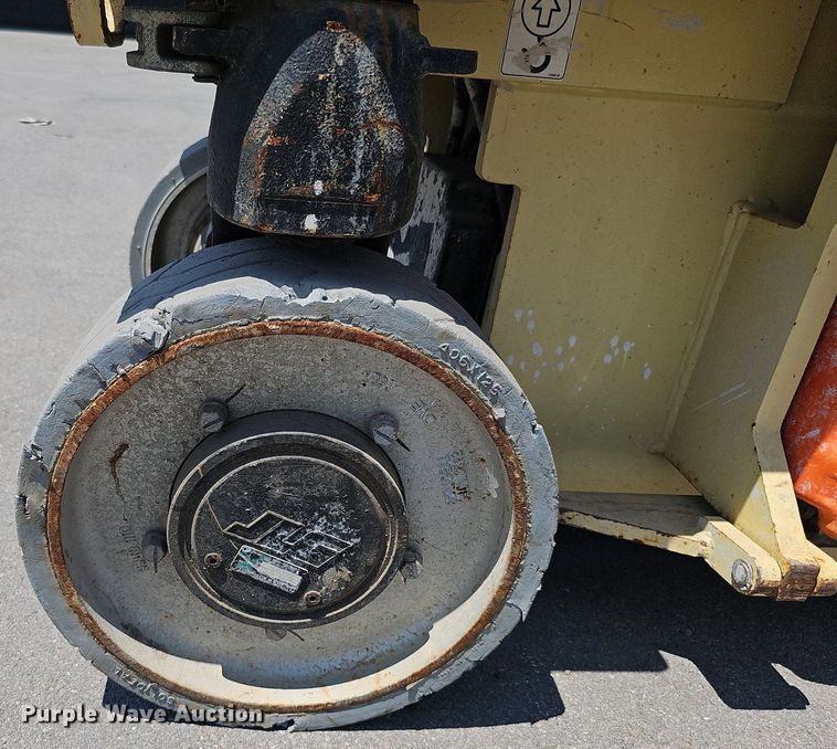 image for item MD9812 2017 JLG 2632ES  scissor lift