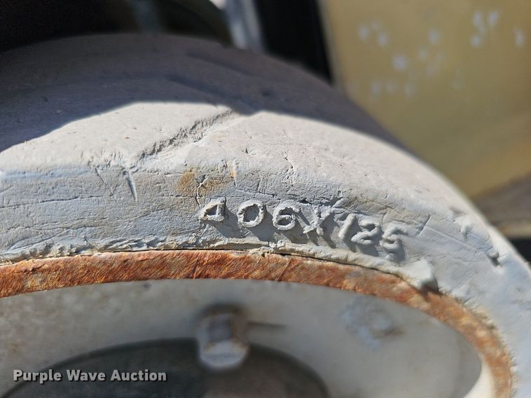 image for item MD9812 2017 JLG 2632ES  scissor lift