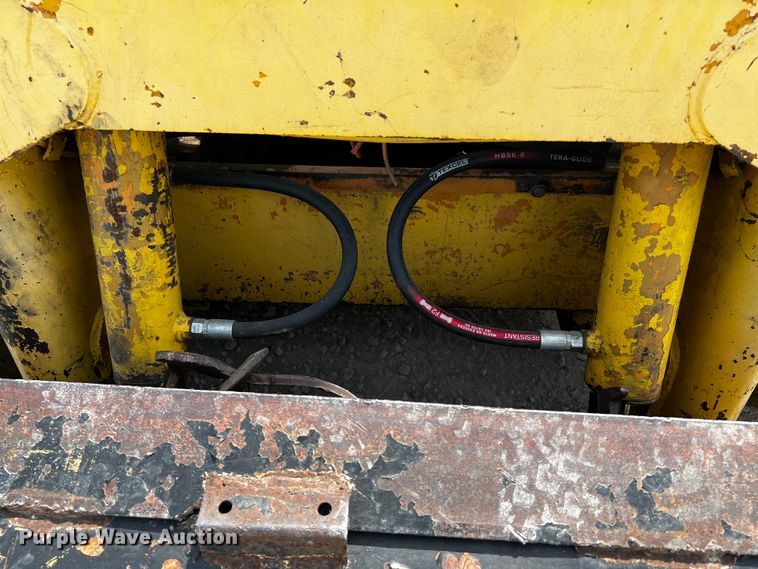 image for item MF9904 Mustang 2600R  skid steer loader