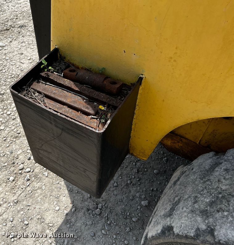 image for item MF9904 Mustang 2600R  skid steer loader