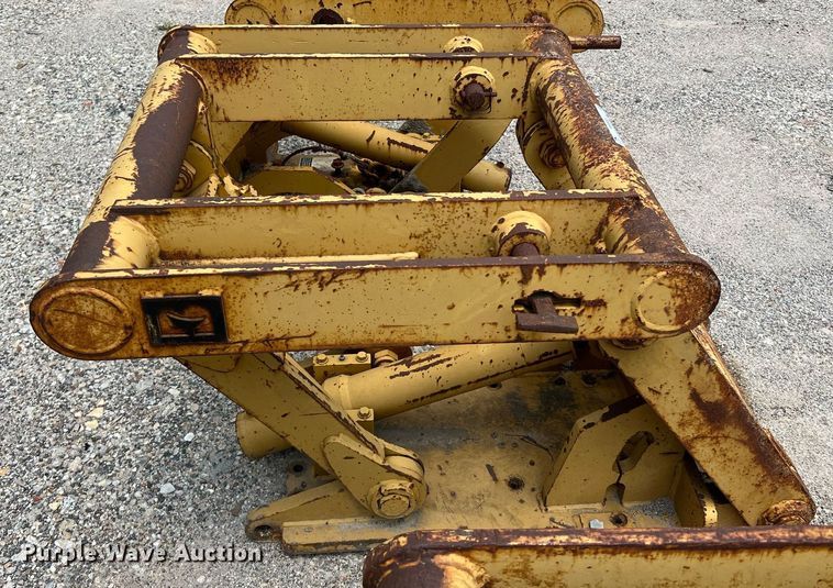 image for item MF9985 Caterpillar  front lift group