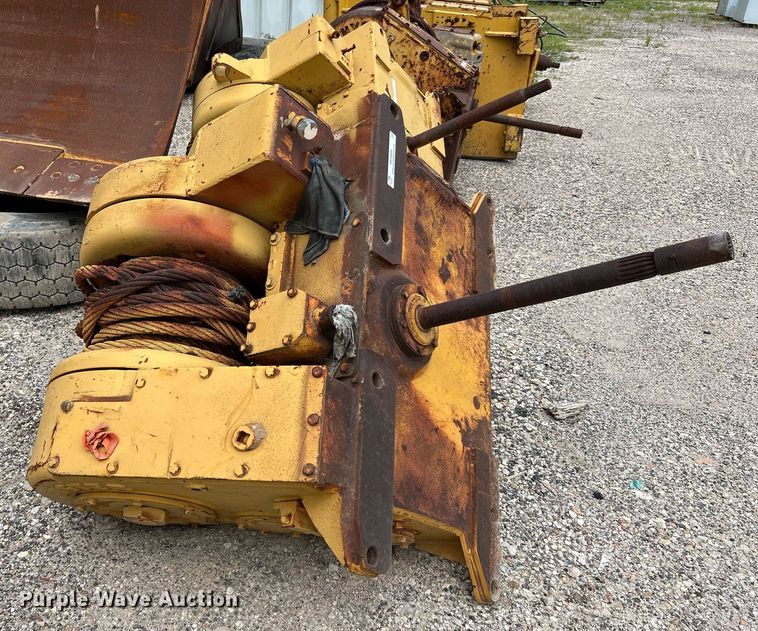 image for item MF9989 Hyster D7K  dozer winch