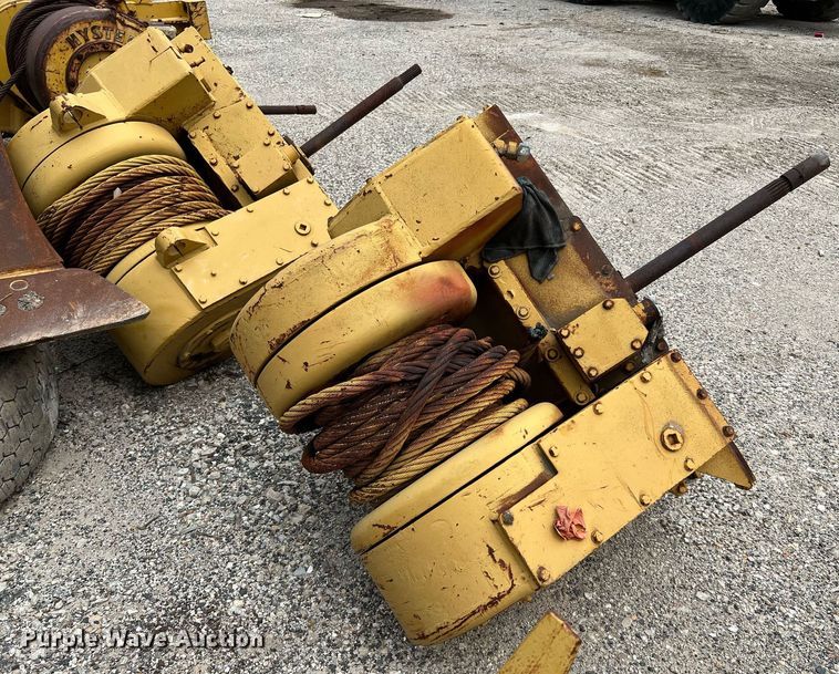 image for item MF9989 Hyster D7K  dozer winch