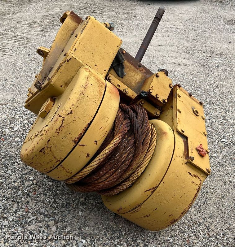 image for item MF9989 Hyster D7K  dozer winch